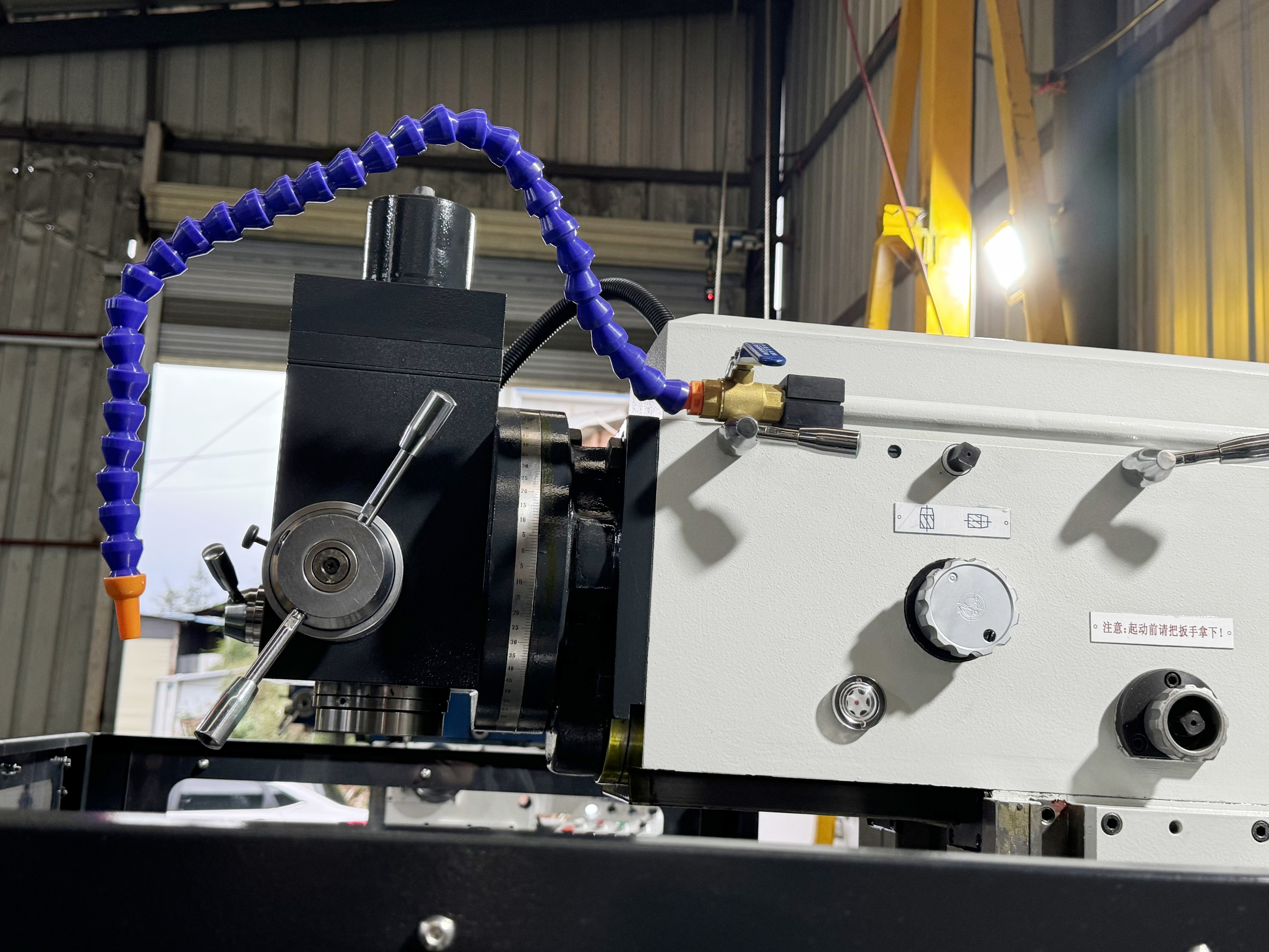 4 Axis Vertical CNC Milling Machine XKH8140A Small Mold Processing CNC Manual Universal Tool Milling Machine