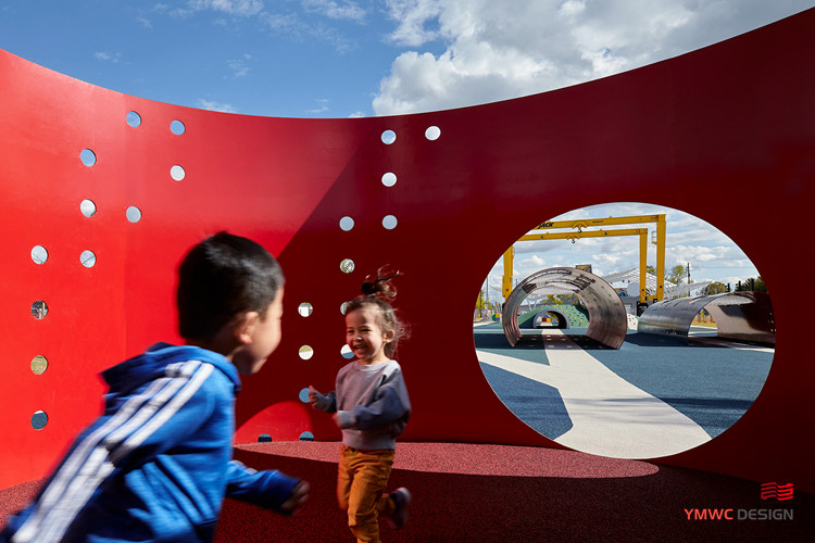 SCULPTURE of Outdoor Children's Playground Construction and Park Amusement Facilities