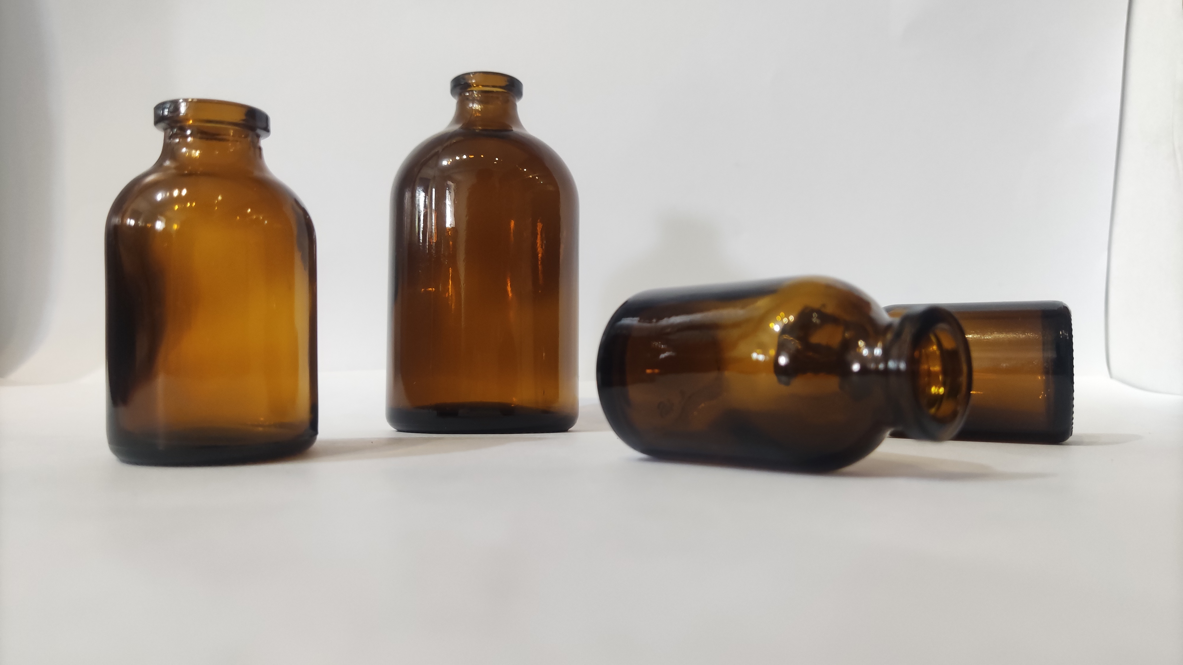 Borosilicate Glass Molded Essential Oil Bottle 20ml 30ml 50ml 100ml Injection Glass Vial
