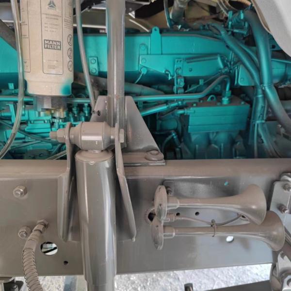 Sinotruk Howo 371 Oil Truck Tanker 2000L 8x4 Second Hand For Fuel Delivery