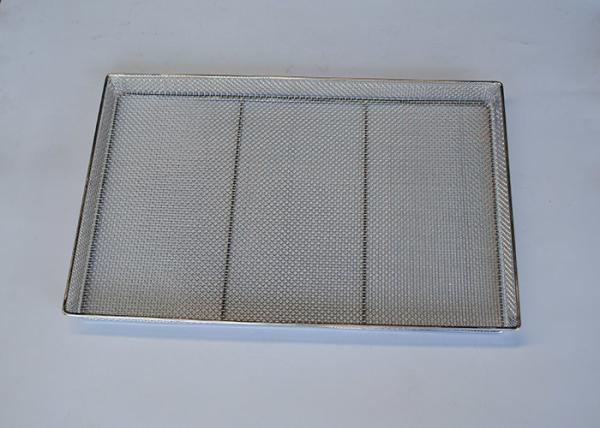 Quality Baking Serving Drying 40cm Wire Mesh Tray With Handle for sale