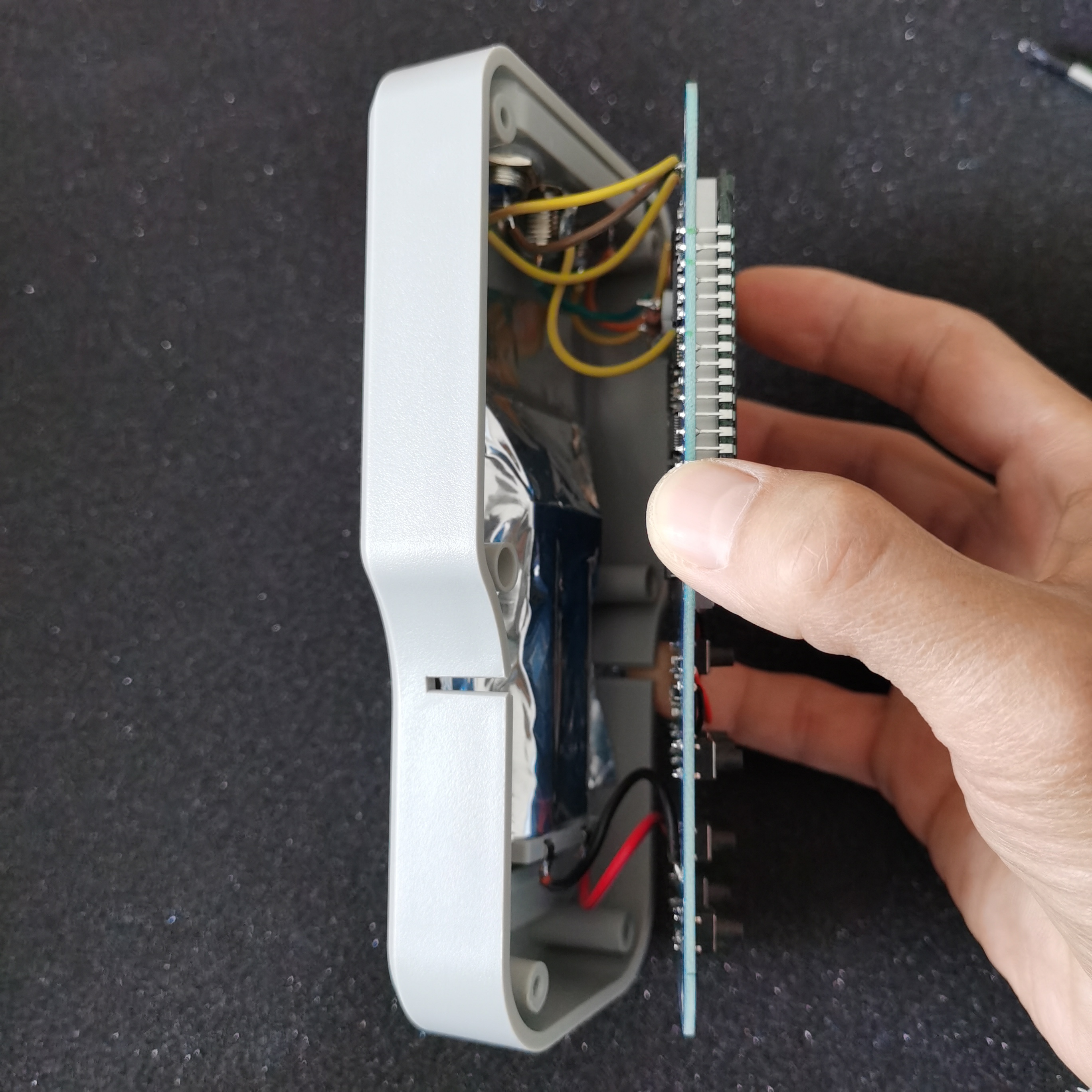 Compact and Lightweight EC TDS Meter for Easy Water Testing in Industrial Settings