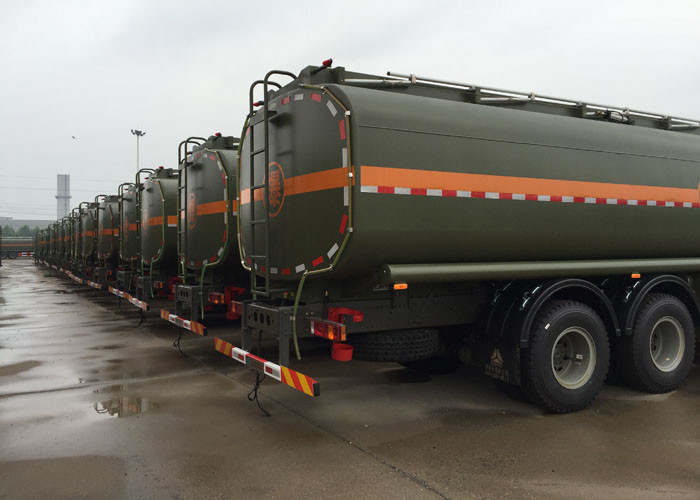 Oil Transport Vehicle Fuel Oil Delivery Truck Mobile Station 25 - 30 CBM Euro 2