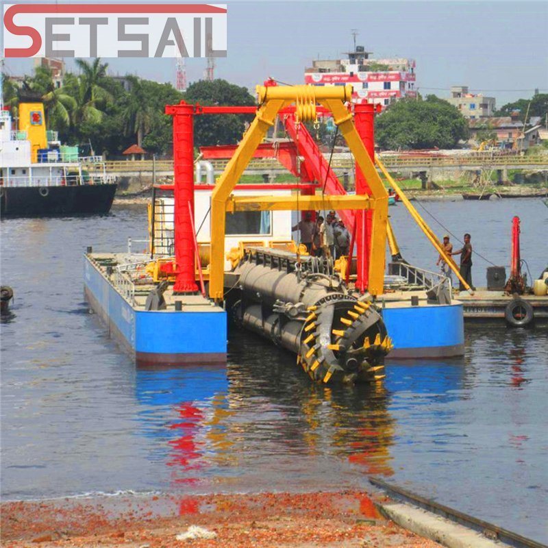 China Factory Customized Hydraulic Cummins Engine Dredger for River Sand