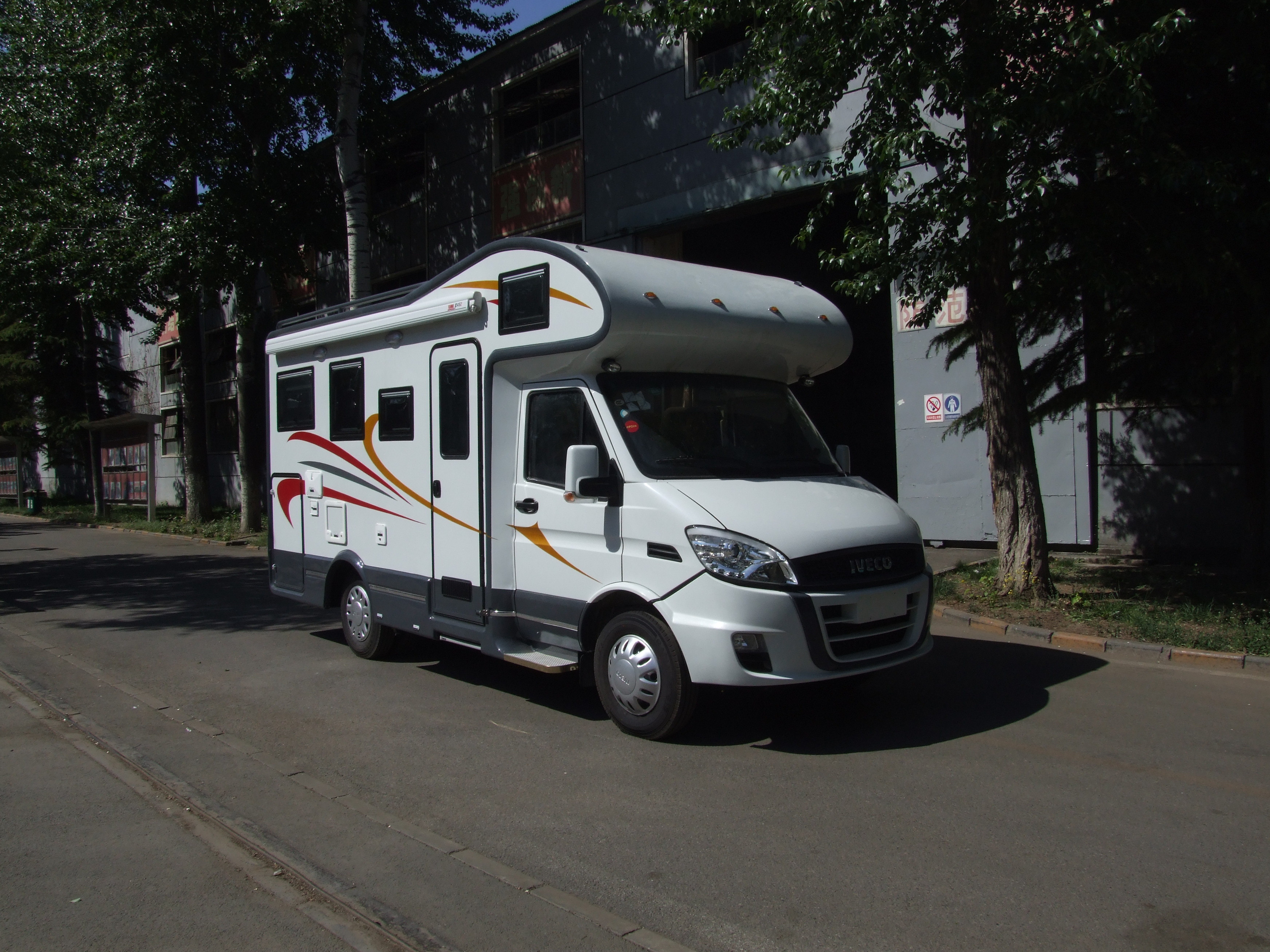 Multifunction EuroIII Motor Home Caravan Camper Van With Bathroom