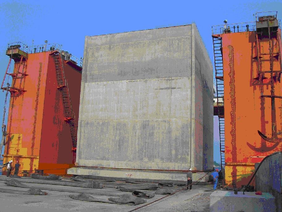 Natural rubber underwater air lift bags for shipyard