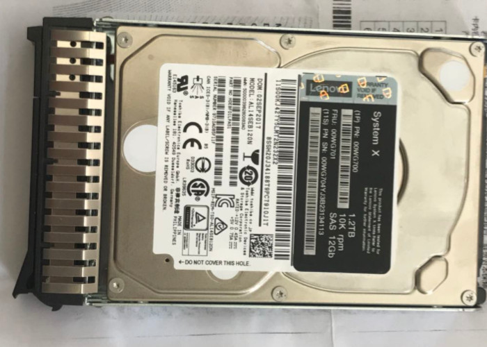IBM Hard Disk 00WG700 1.2T 10K 12Gb SAS 2.5 G3HS HDD X3850X6 1 year warranty