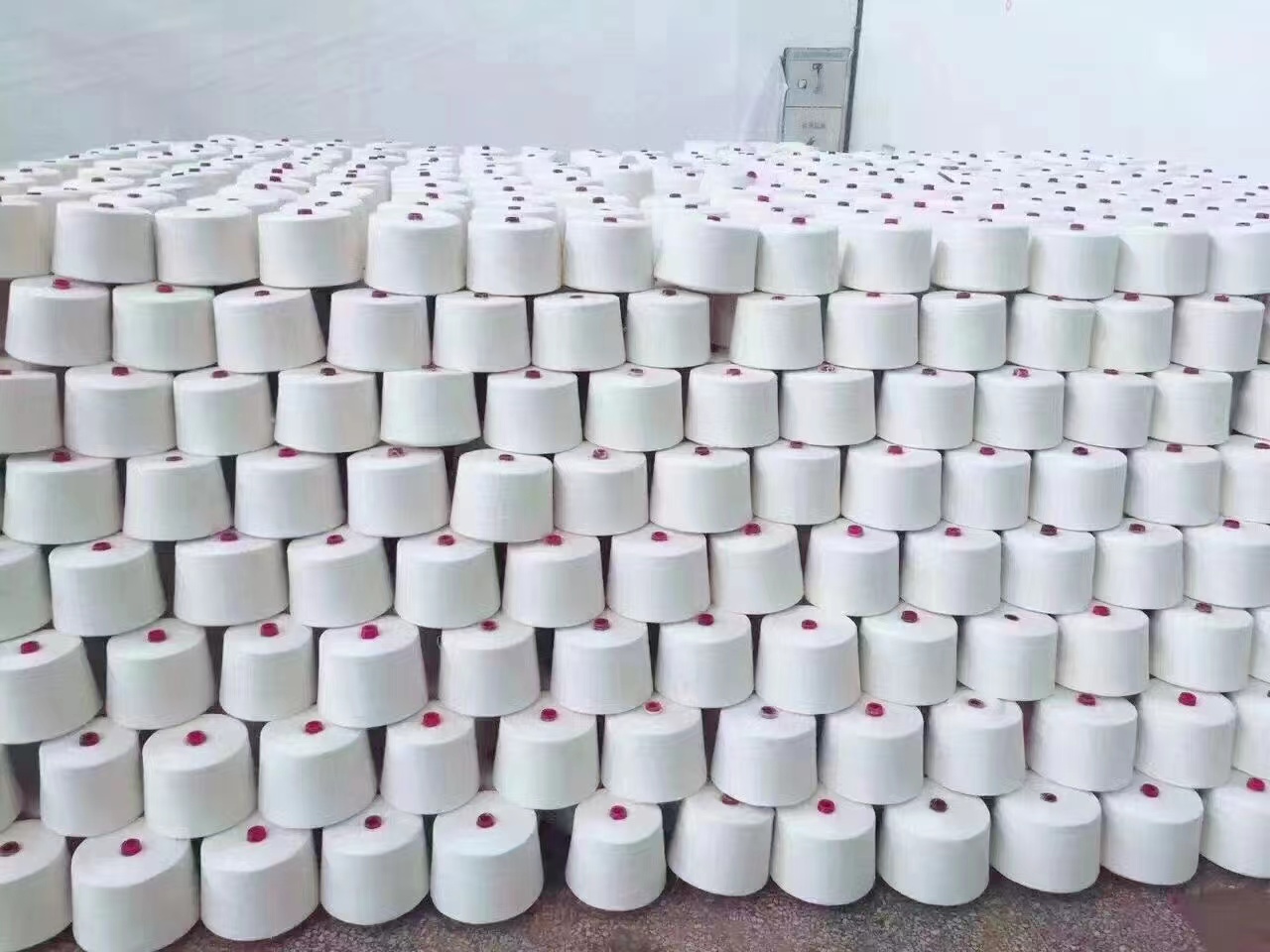 Manufacture Produce 1.25kg Raw White 60/2 Spun Polyester Yarn with Chemical Resistance