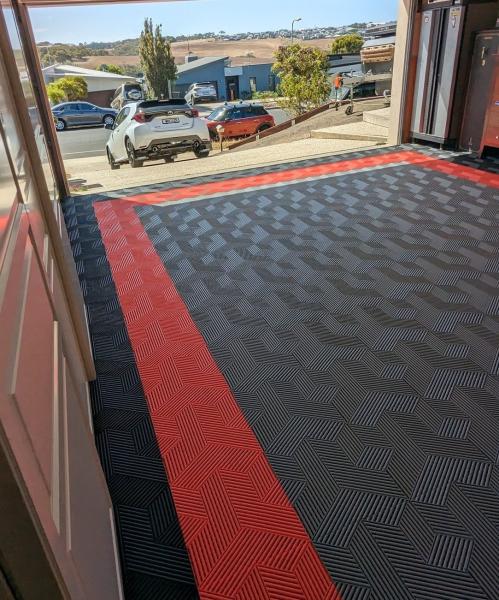 Quality 400x400mm 3D Garage Floor Tiles 18mm Interlocking Flexible Tiles For Garage for sale