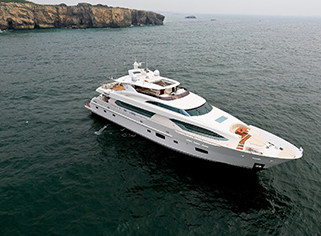 Epoxy modeling paste applied by hand for yacht model,very easily shaped and CNC machined
