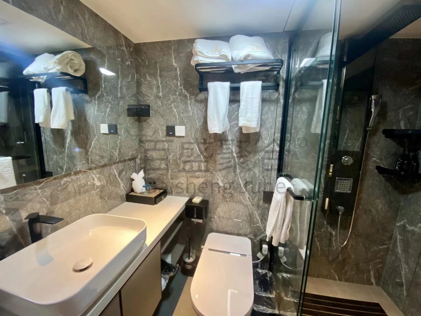 Customized Color Space Capsule House Eco Friendly Advantage with Balcony Upgrade