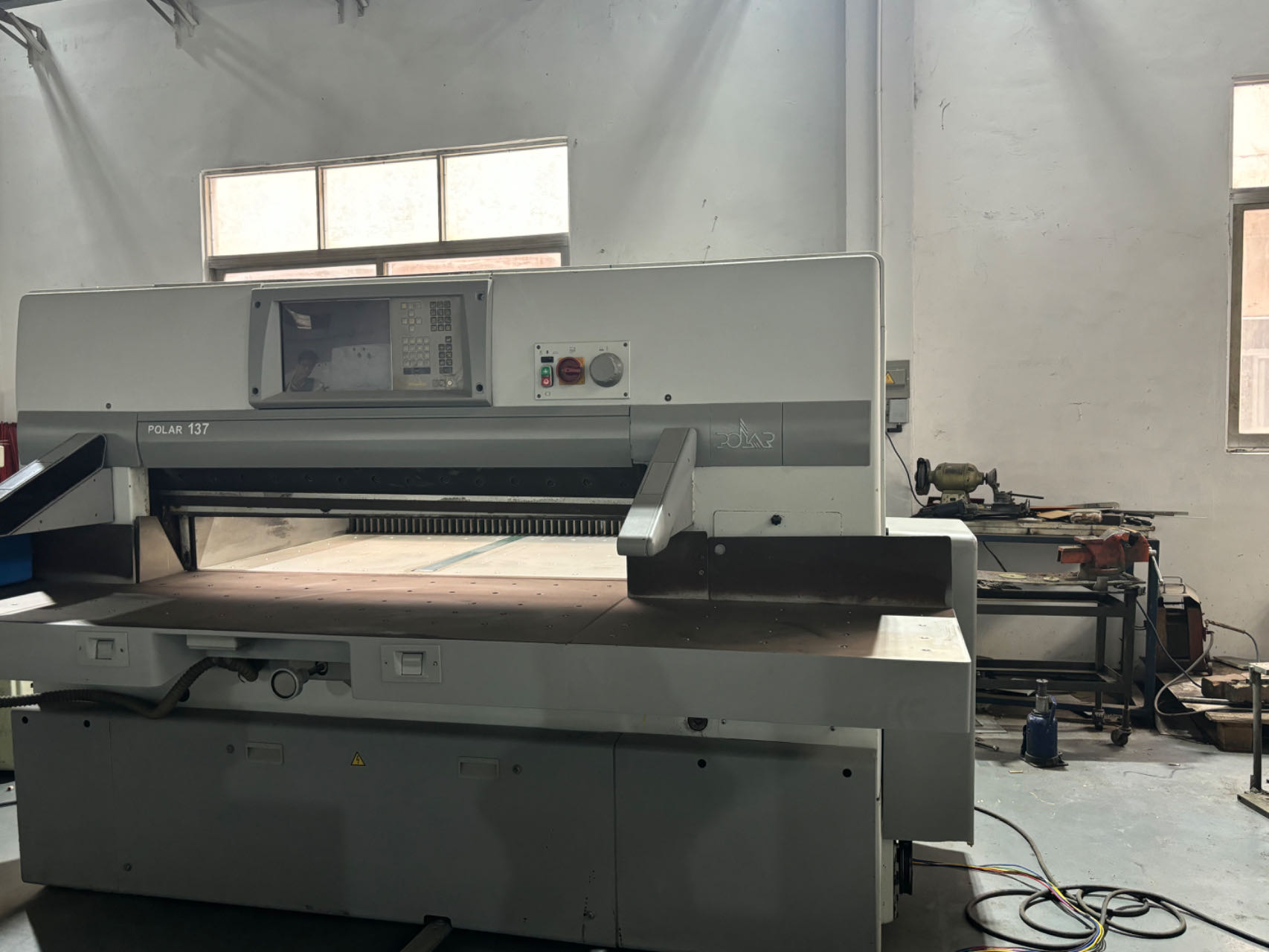 High Precision Paper Cutting Machine Polar 137C for Paper Cutter Guillotine