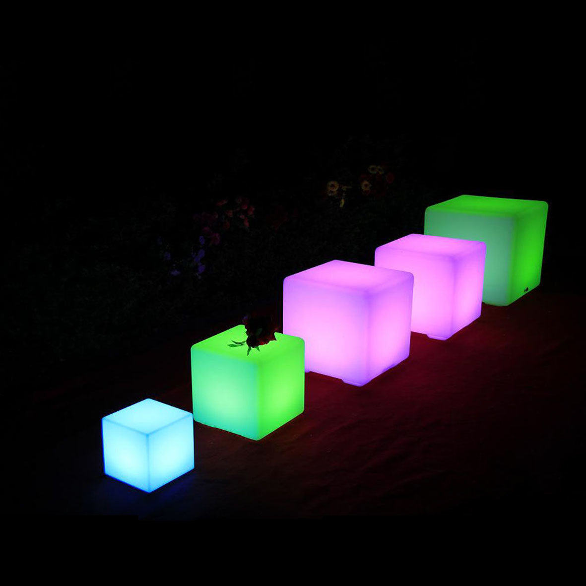 PE Material Light Up Cube Chair , Illuminated Outdoor LED Cube Seat