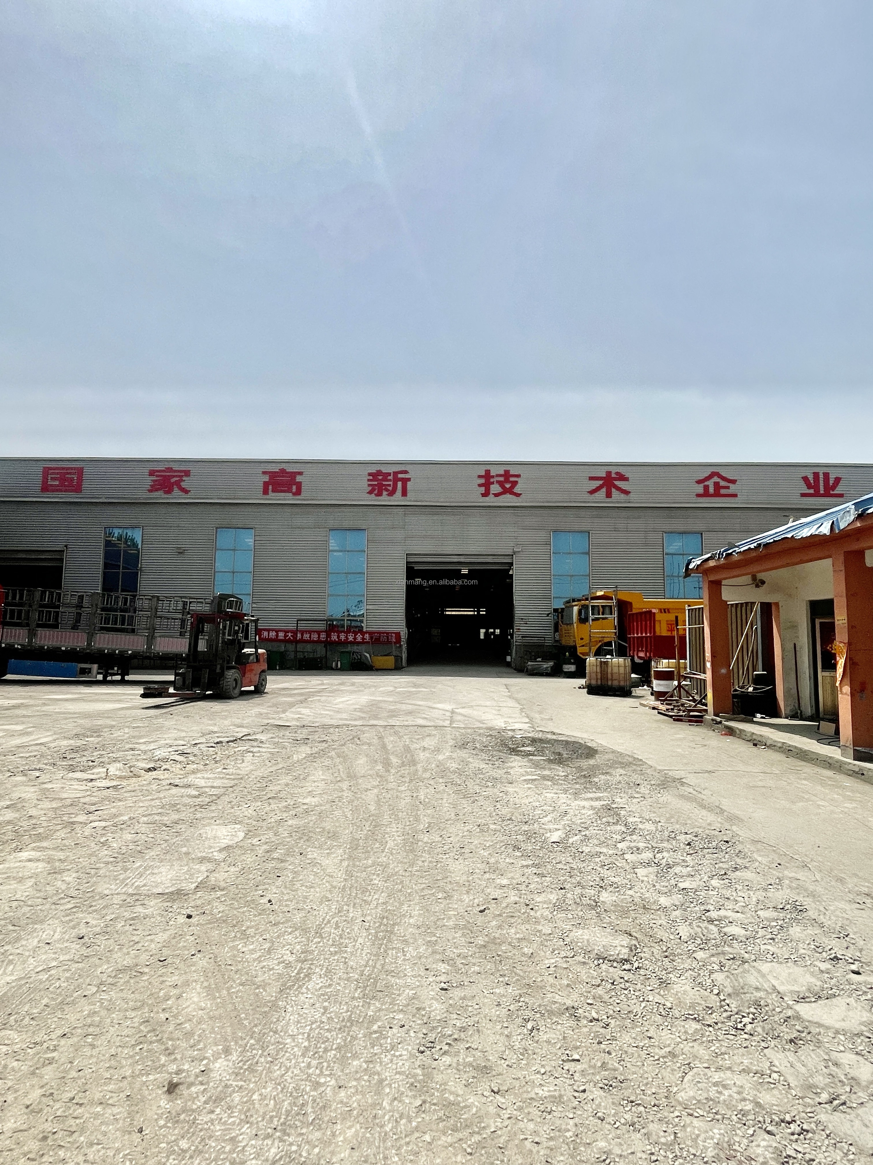 Customized Sinotruk HOWO 6X4 371HP 400HP 35t Used Cargo Truck 3 Axles Draw Bar Trailer