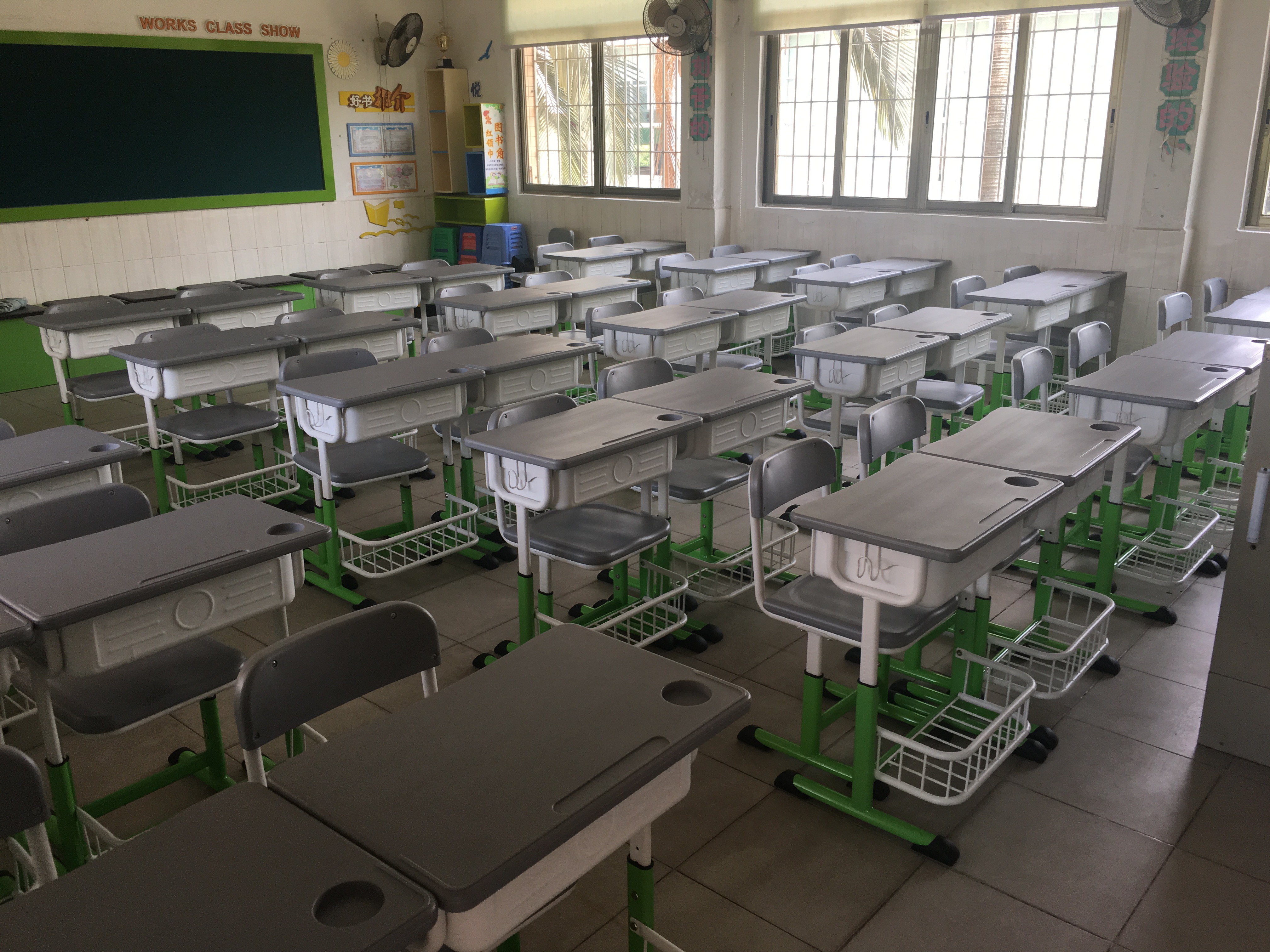 Ergonomic School Desk And Chair 650*450MM Wood Table Top Adjustable Steel Tube