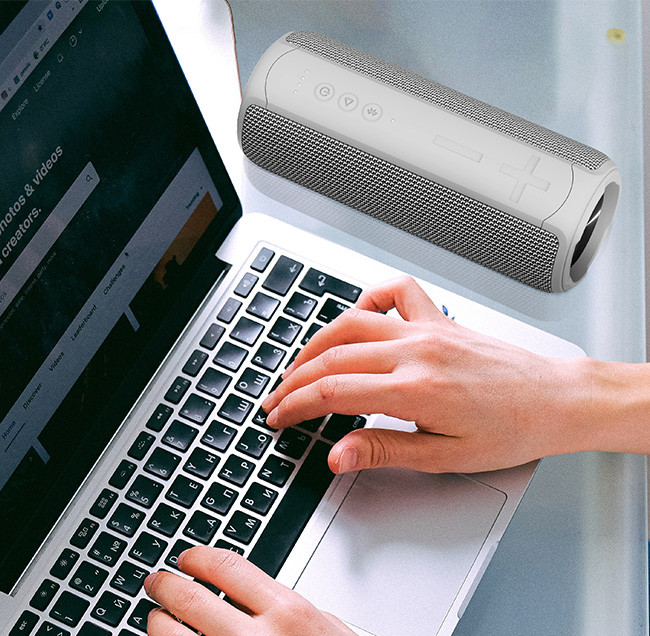 Watertight Bluetooth Speaker with Selectable LED Lights and Extended 4-10 Hours Playtime