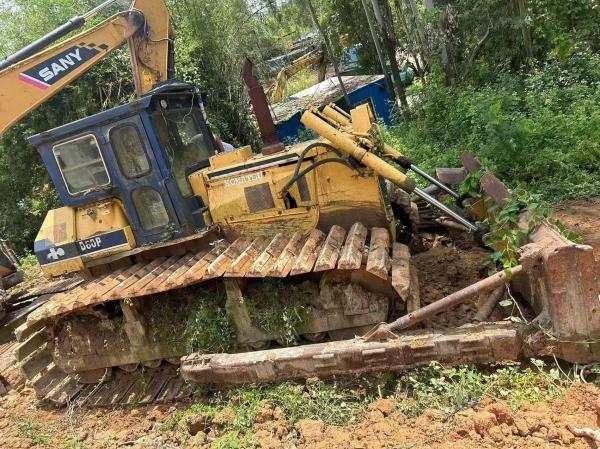 Quality Komatsu D60P Bulldozer Has Excellent Durability , Flexibility , And High-quality for sale