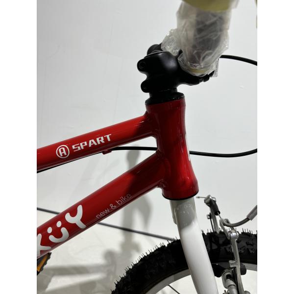 Smooth and Light 14.3kg Childrens Bike with Non slip Pedals and Double Wall Alloy Rim