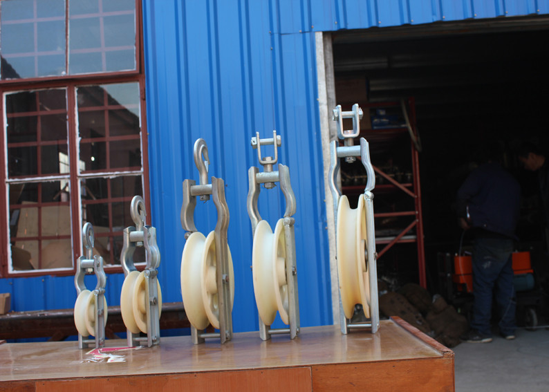 Nylon Material Transmission Line Stringing Tools Pulley Block to Release the Wire