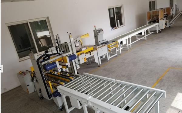 Quality 6KW Automatic Carton Packing Machine Case Packaging Machine For Bottle for sale