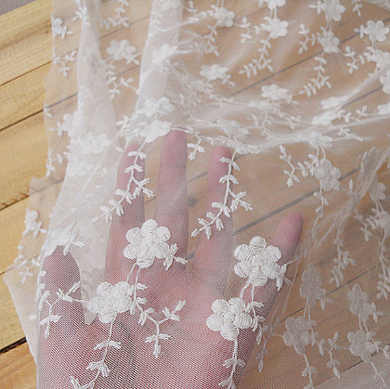 White Embroidery Floral Nylon Lace Fabric Mesh Cloth For Clothing / Bed Wraps
