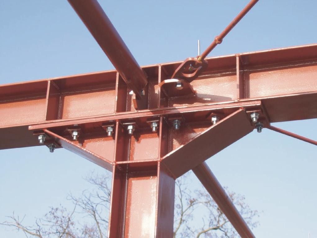 Q345B Steel Structure Buildings With Red Color Paint Area Size 6000 Square Meter