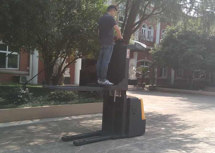 Low Level 1.2 Ton Order Picker Forklift Strong Power With Advanced AC Control