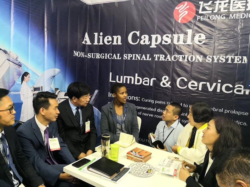 Painless Non Surgical Spinal Decompression System Cervical Decompression Machine