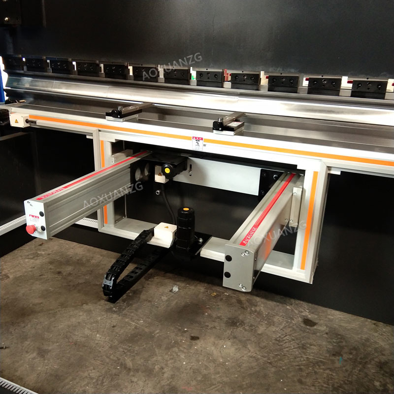 8 + 1 Axis 3200MM Servo Motor Control CNC Press Brake 2D Graphical Touch Screen