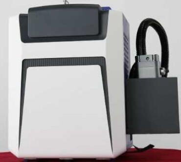 Metal Rust Removal Laser Descaling Machine 100W 200W With High Performance