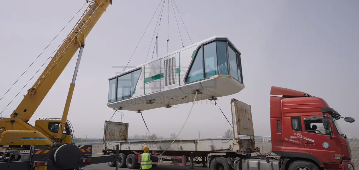 Customized Color Space Capsule House Eco Friendly Advantage with Balcony Upgrade