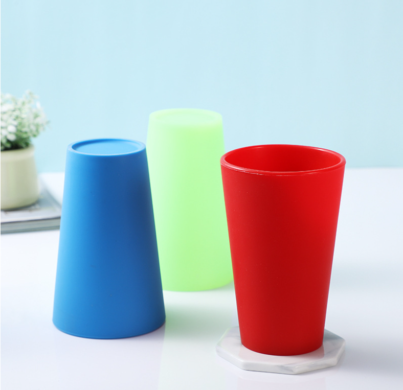Customize Your Drinking Experience with Our Unbreakable and BPA-Free Silicone Cup