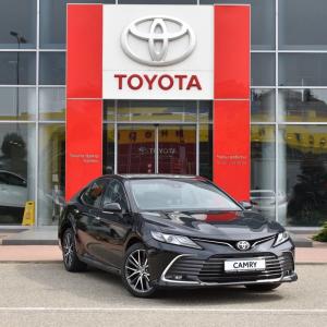 2023 To-yota C-amry Hybrid Sedan with Full Speed Adaptive Cruise and Electric Sunroof Minimum Grand Clearance of 15°-20°