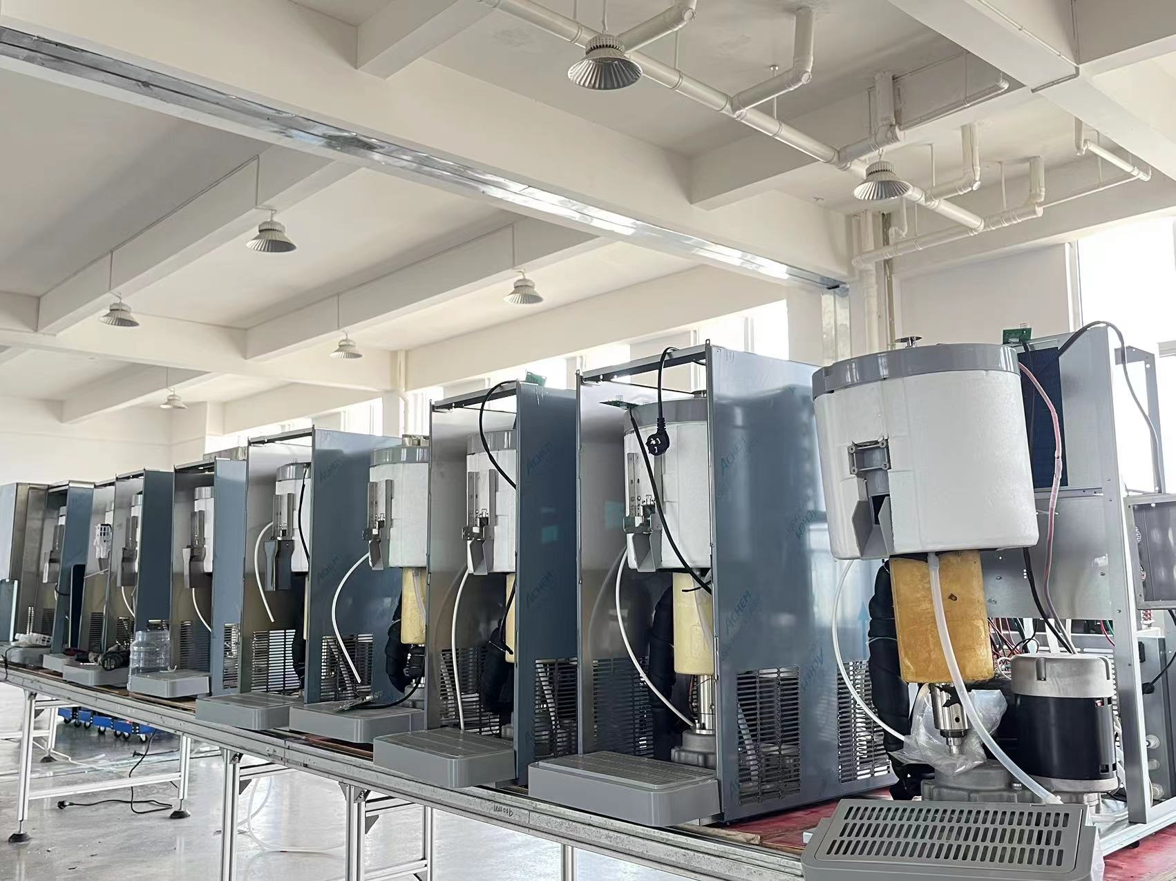 200kg Ice Storage Low Noise Commercial Air-Cooling Cube Ice Machine with 0.96KW Power
