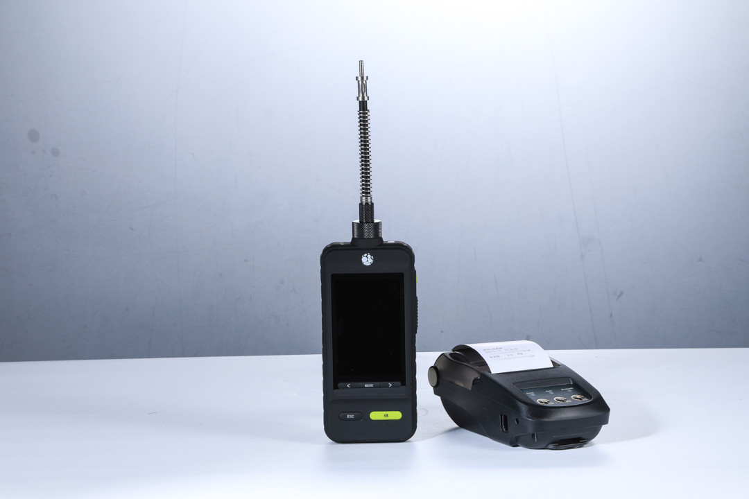 Handheld Pumping O2 Single Gas Detector With Flash Light Function Color Screen