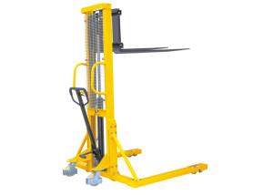China 0.5 Ton Manual Straddle Pallet Stacker With Adjustable Forks Yellow Color on sale