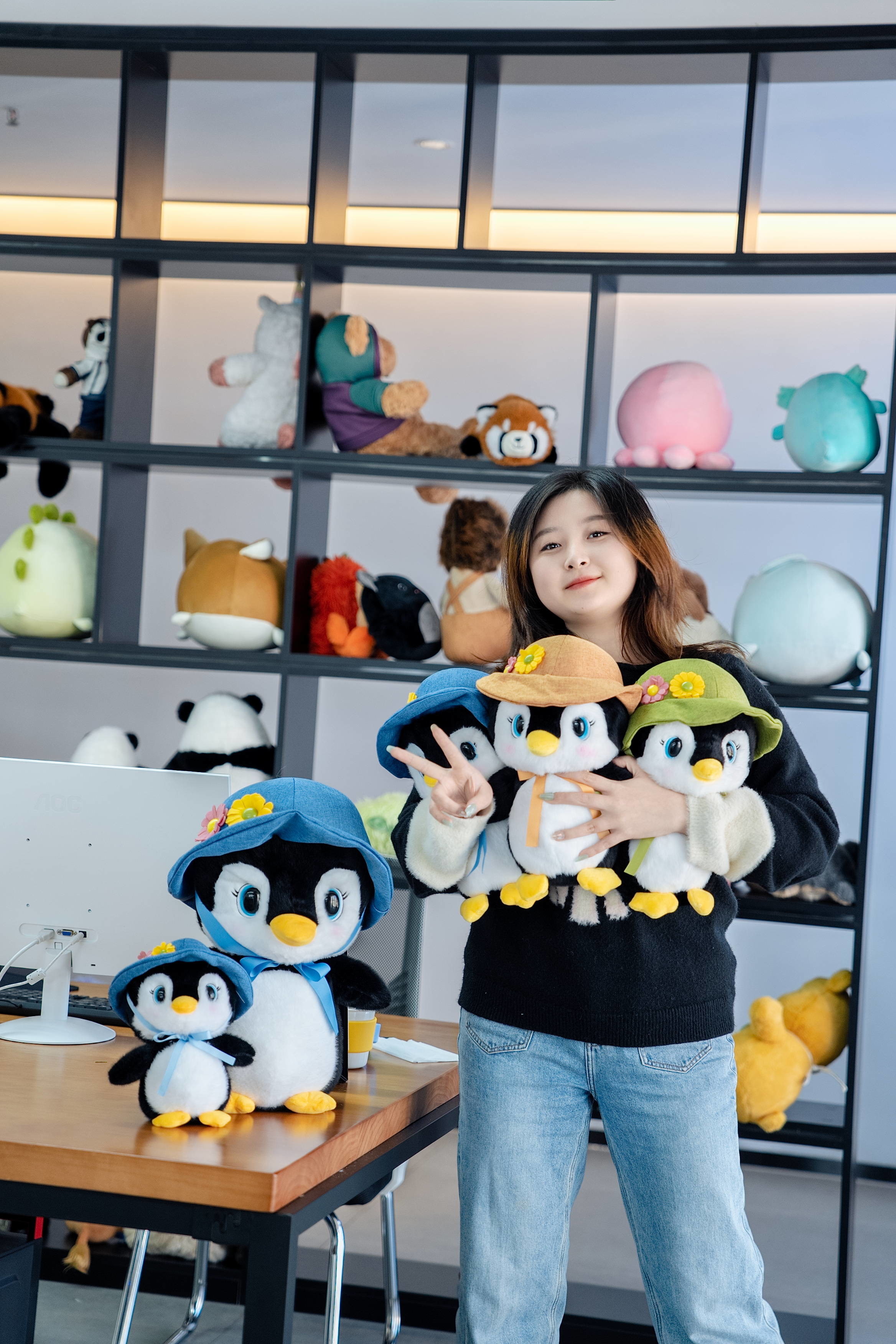 Low MOQ PP Cotton Soft Penguin Plush Toy Cute With Yellow Hat Multiple Sizes