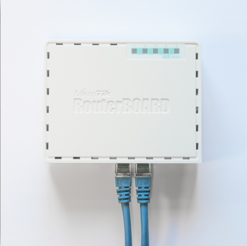 RB750Gr3 5xGigabit Ethernet Dual Core 880MHz CPU 256MB RAM USB RouterOS L4 Router