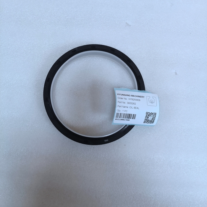 Excavator Engine Parts Crankshaft Oil Seal 3933262 for R140LC-7 R140LC-9S