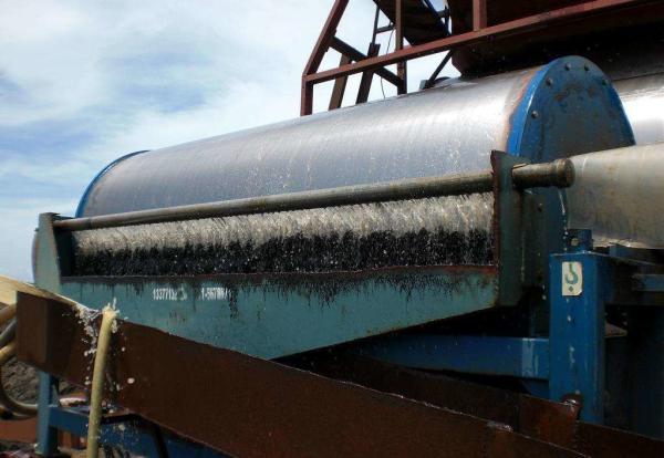 Quality High Intensity Wet Drum Magnetic Separator Good Anti Demagnetization Ability for sale