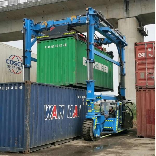 Blue Container Crane Container Crane Truck 4.5m Lifting height