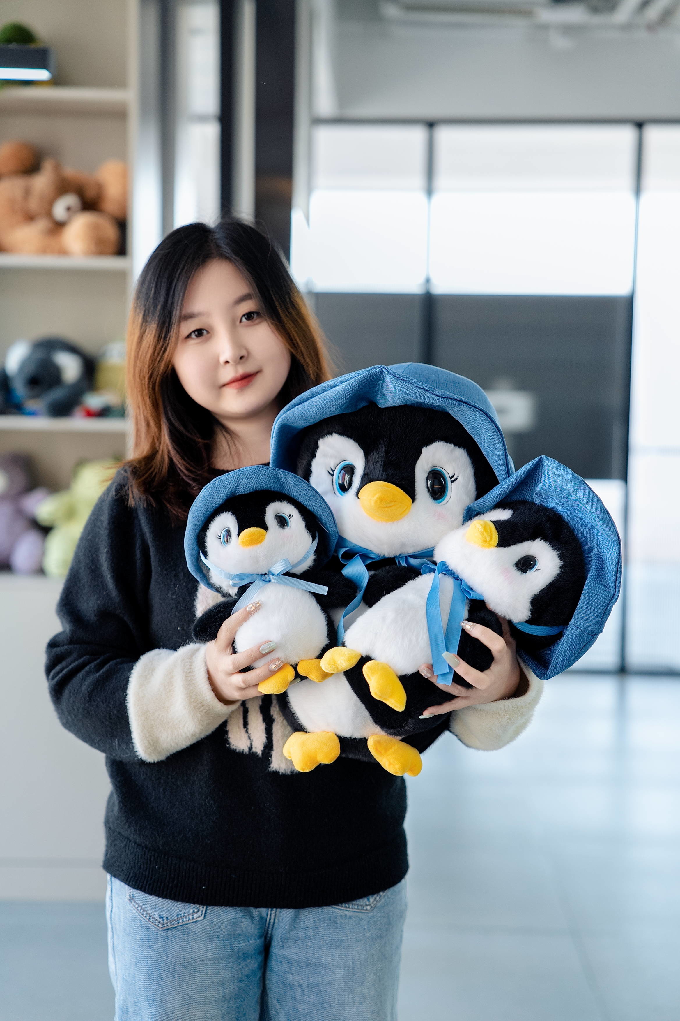 Low MOQ PP Cotton Soft Penguin Plush Toy Cute With Yellow Hat Multiple Sizes