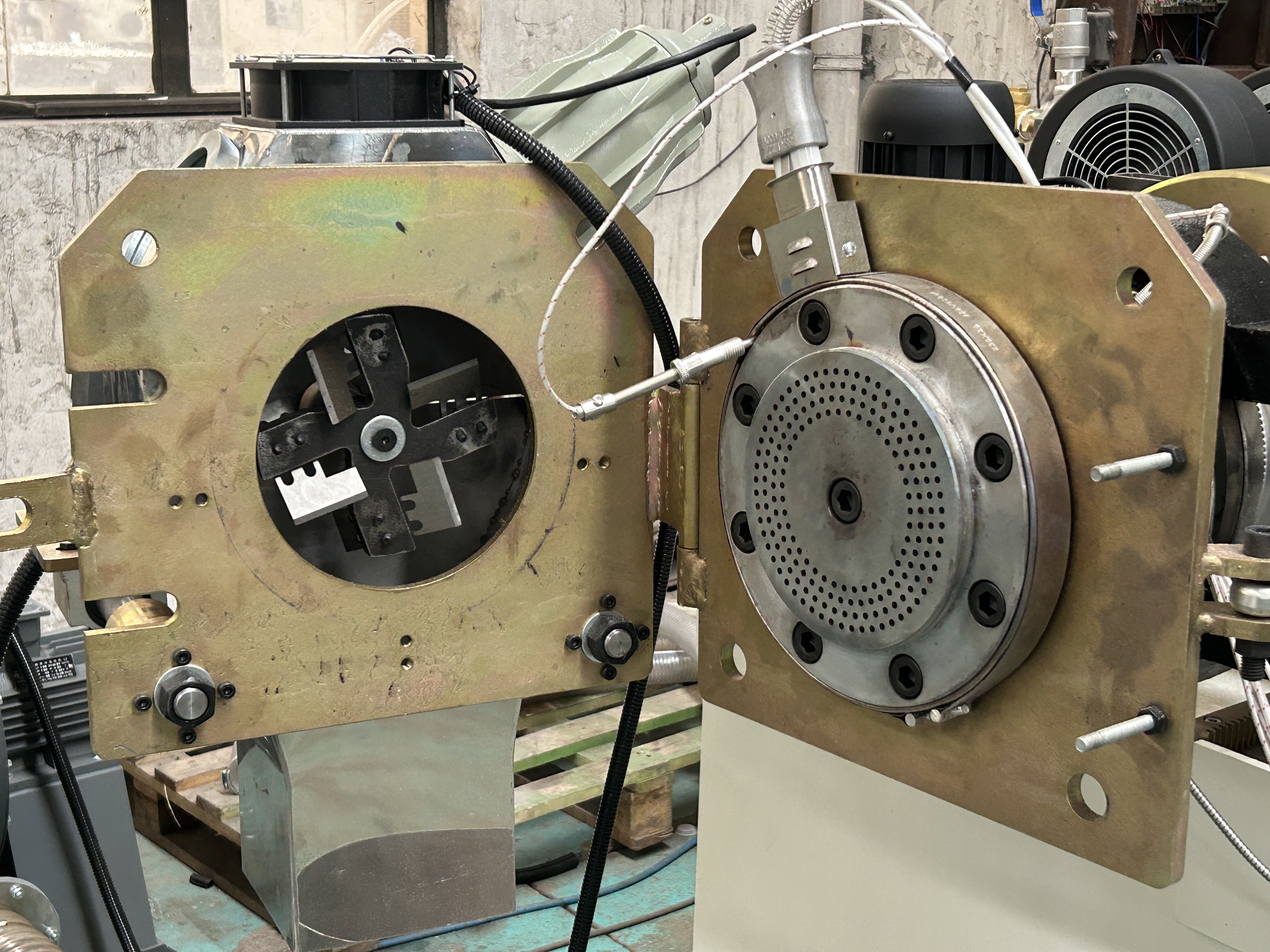 PVC Hot Cutting Pelletizing Line/Plastic Granulating Machine Granulator Machine Plastic Granulator Machine