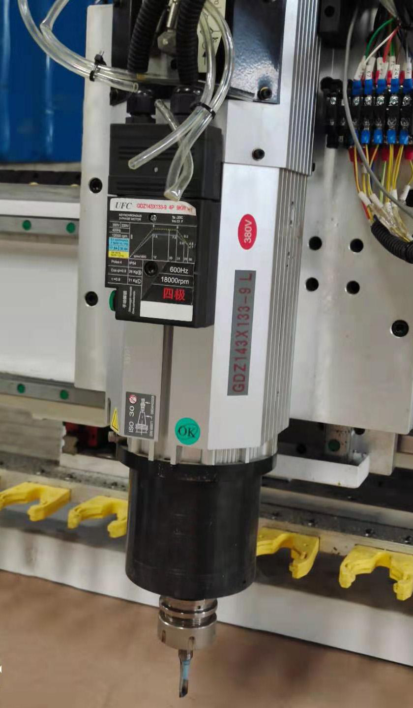 Automatic Oiling CNC Wood Carving Machine 6kw 40m/Min
