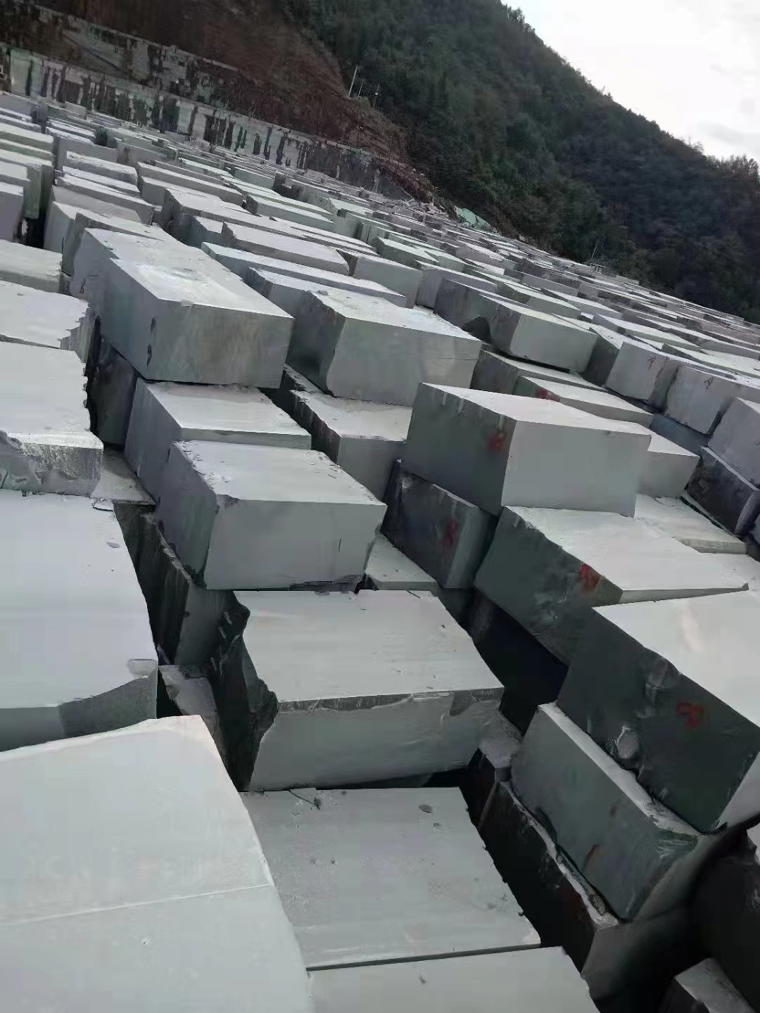 Outdoor Paving Green 20mm Natural Sandstone Slabs With Flamed Finishing