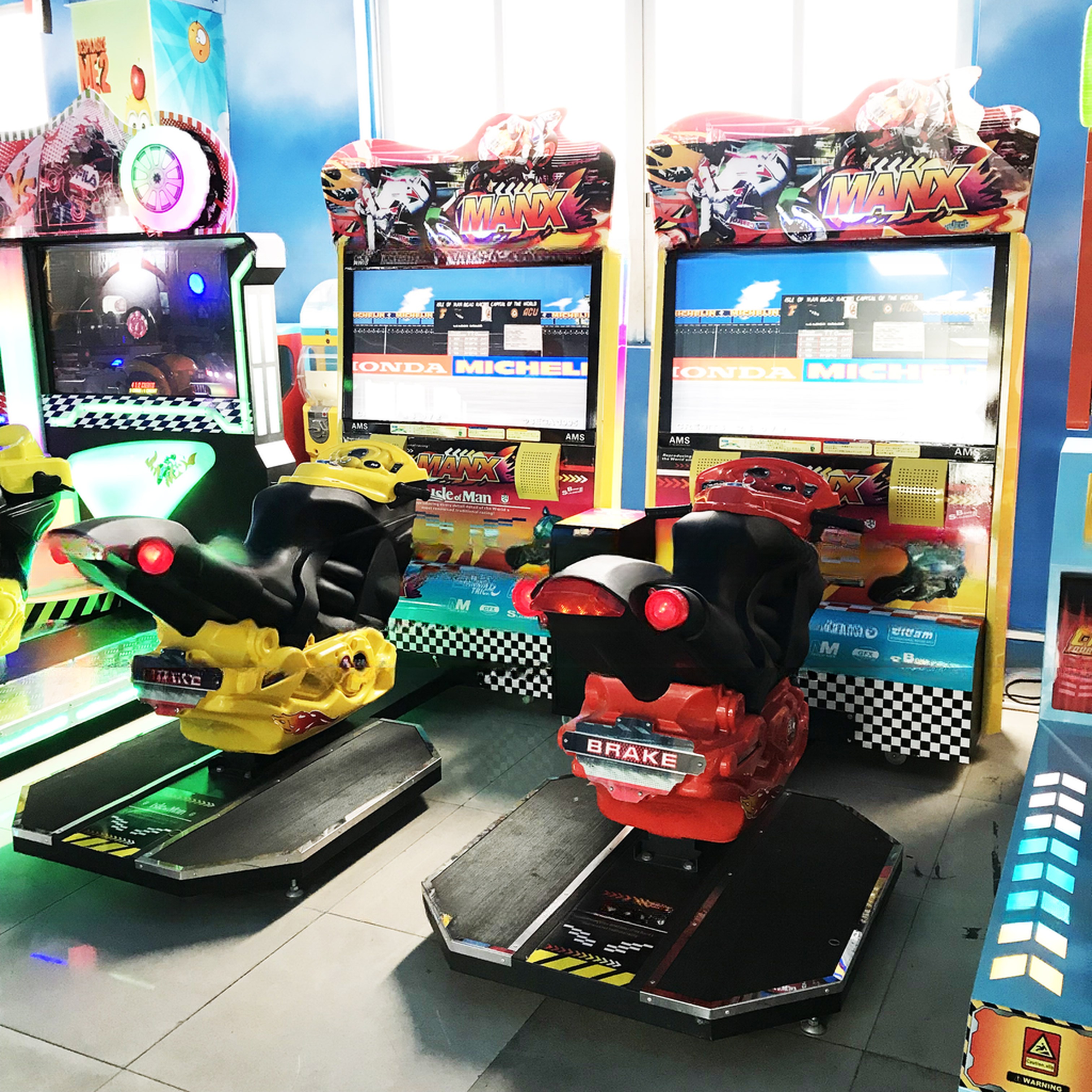 Dreamland 42LCD TT Motorcycle Arcade Game Machine Coin Pusher Type
