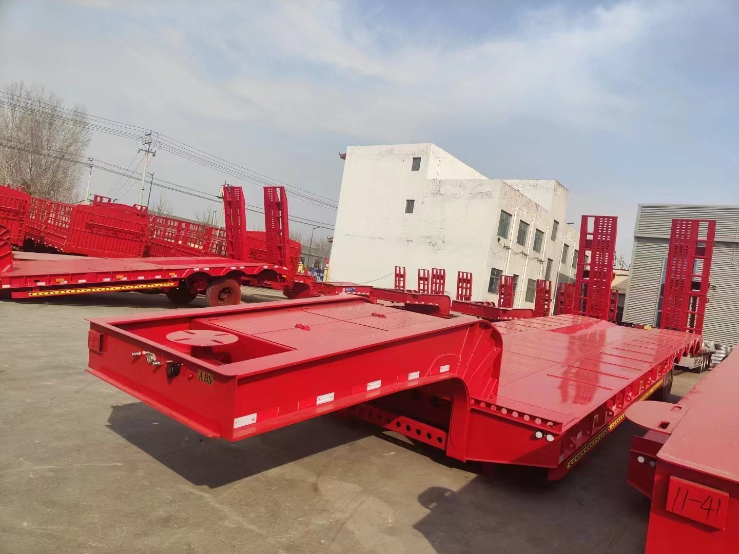 Container Transport Truck Trailer 3 Axles 20ft 40ft Steel King Pin Skeleton Chassis Semi Truck Trailer For Sale