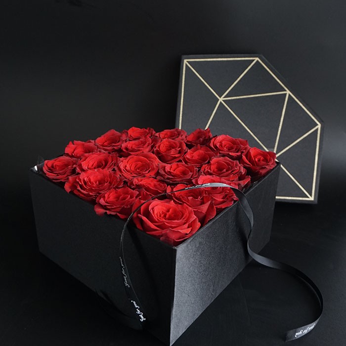 Recyclable Paper Everlasting Rose Gift Box Packaging Pentagon Gold Black