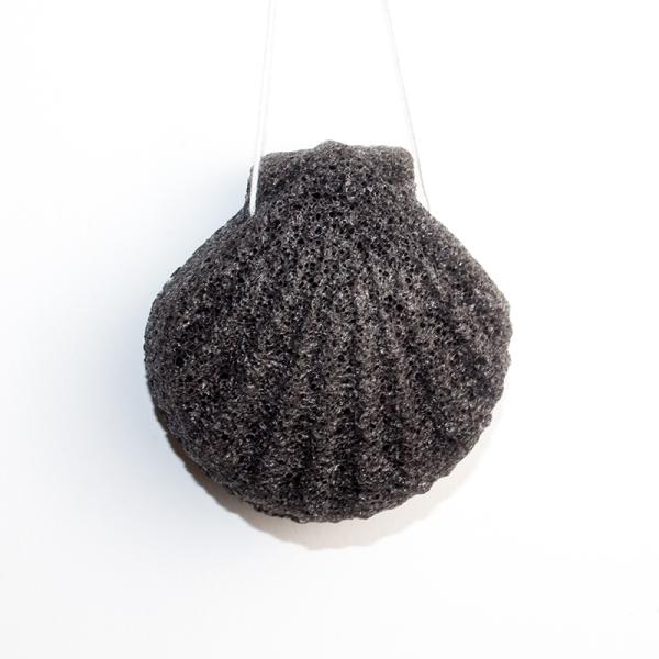 BSCI Scallop Shape Bamboo Charcoal Face Sponge Konjac For Sensitive Skin