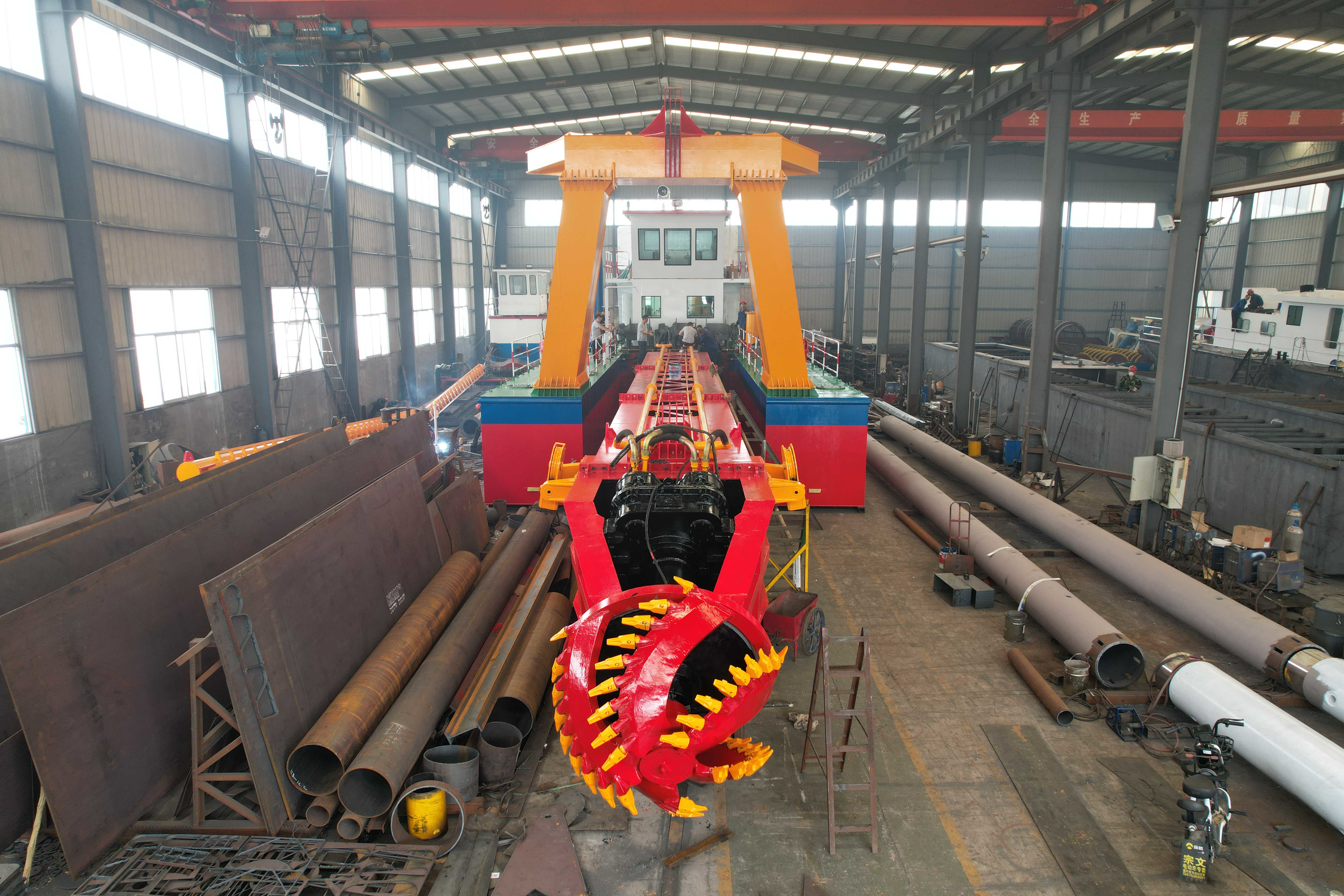 14.5m Spud Length Sand Mining Dredging Gravel Dredging Equipment for Discharge Distance